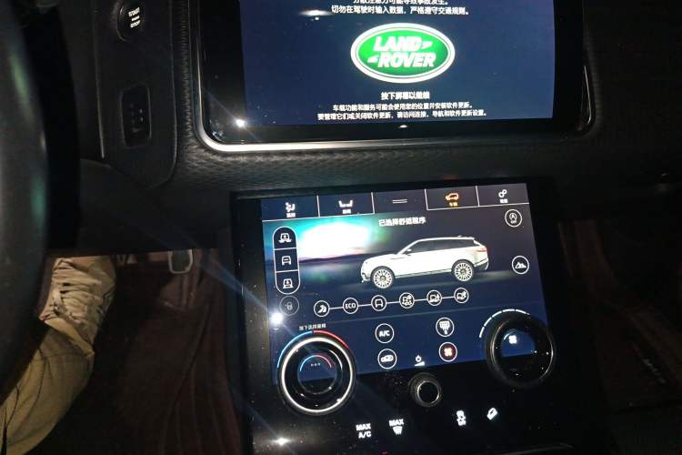 Used Land Rover Range Velar 2017 P380 R-DYNAMIC SE Audio And AC Panel