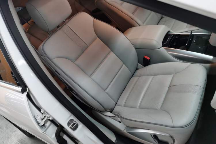 Used Mercedes-Benz R-Class 2017 R 320 4MATIC Business Edition Prestige Model