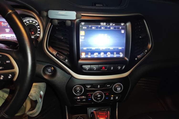 Used Jeep Cherokee 2014 2.4L Luxury Edition
