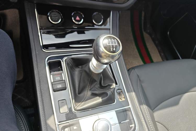 Used Zotye T600 2016 Sport Edition 1.5T Manual Prestige Model Gear Lever