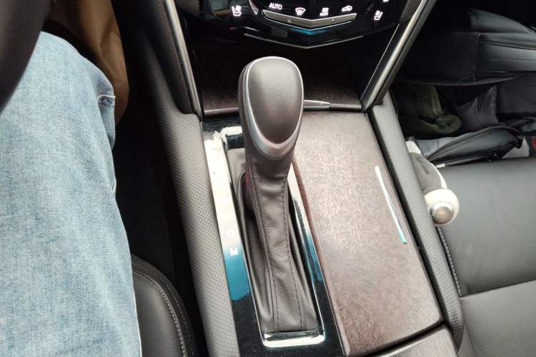 Used Cadillac XTS 2018 28T Luxury Edition Gear Lever
