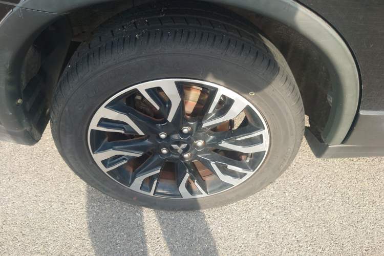 Used Mitsubishi Outlander 2019 2.0L Two-Wheel Drive Comfort Edition 5 Seats China V Standard Exterior 5