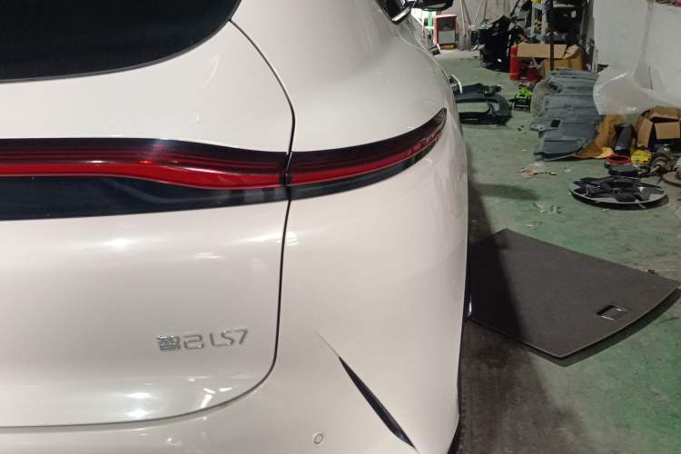 Used IM LS7 2023 90 kWh Elite Rear-Drive Version