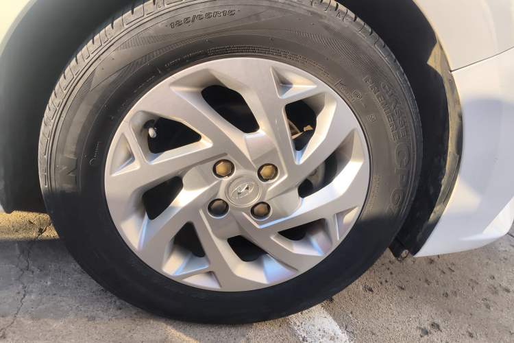 Used Hyundai Verna (new generation) 2020 1.4L Manual GLS Cool Edition Right Front Wheel Hub