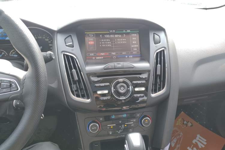 Used Ford Focus 2015 Hatchback EcoBoost 125 Automatic Supreme Style Edition