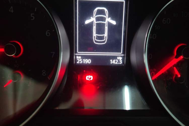 Used Volkswagen Magotan 2018 330TSI DSG Advanced Model Odometer Close Up