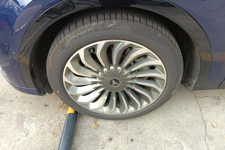 Used VOYAH FREE 2021 Four-Wheel Drive Standard Range-Extended Exclusive Luxury Package Left Front Wheel Hub