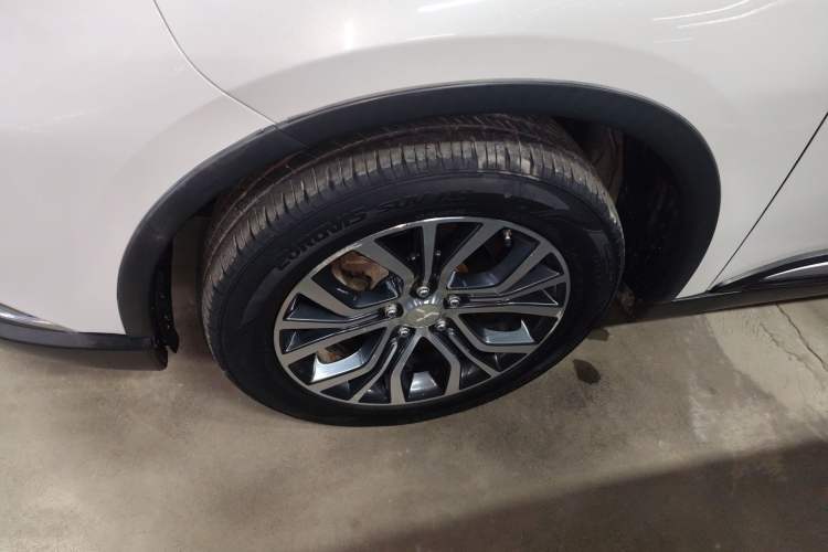 Used Mitsubishi Outlander 2016 2.4L 4x4 Elite Edition 5 Seats Left Front Wheel Hub