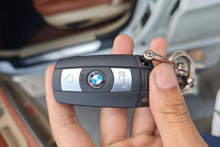 Used BMW 3 Series 2011 320i Luxury Edition Vehicle Key