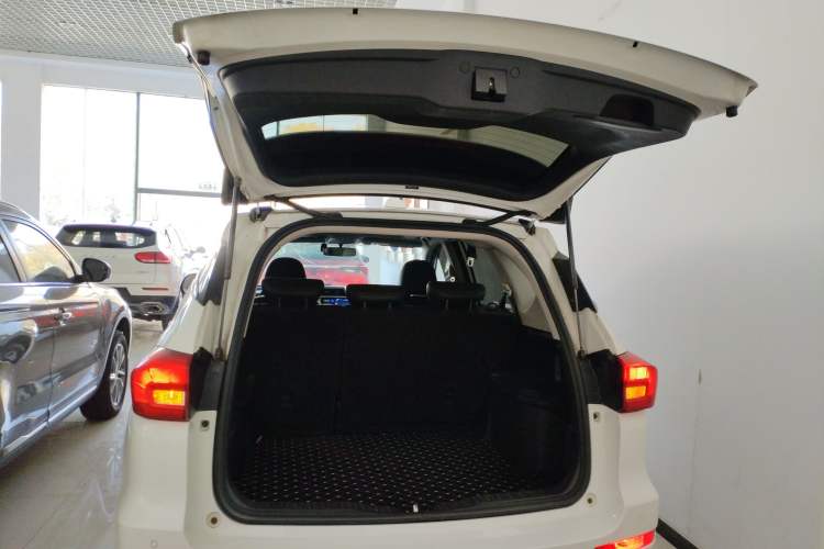 Used Haval M6 2019 1.5T DCT Two-Wheel Drive Value Edition China VI Standard Trunk