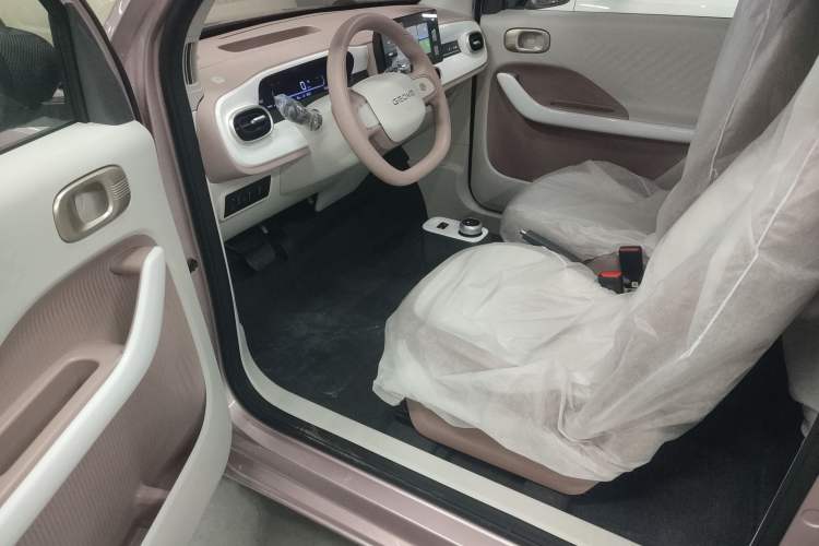 Used Geely Galaxy Panda 2025 210 km – Yuanqi Bear Interior 3