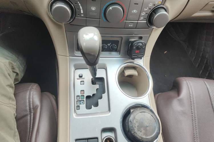 Used Toyota Highlander 2009 2.7L Two-Wheel Drive 5-Seater Sport Edition Gear Lever