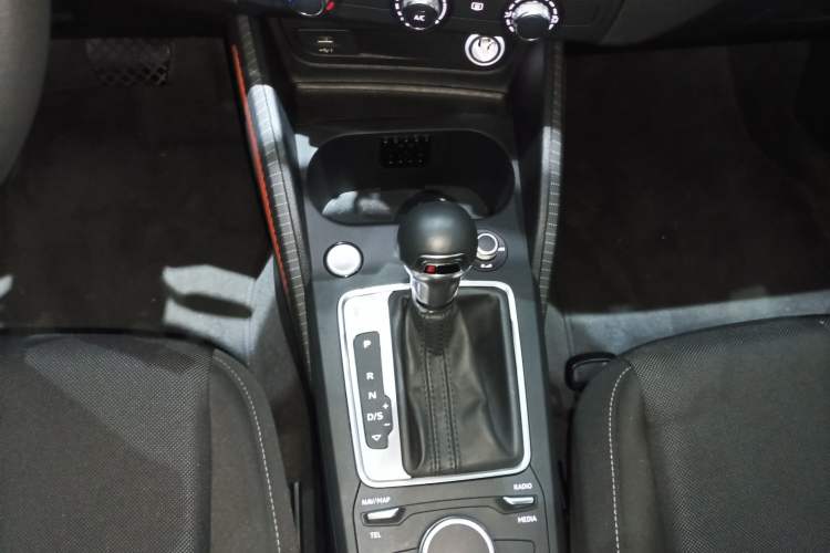 Used Audi Q2L 2018 35 TFSI Launch Exclusive Edition China VI Gear Lever