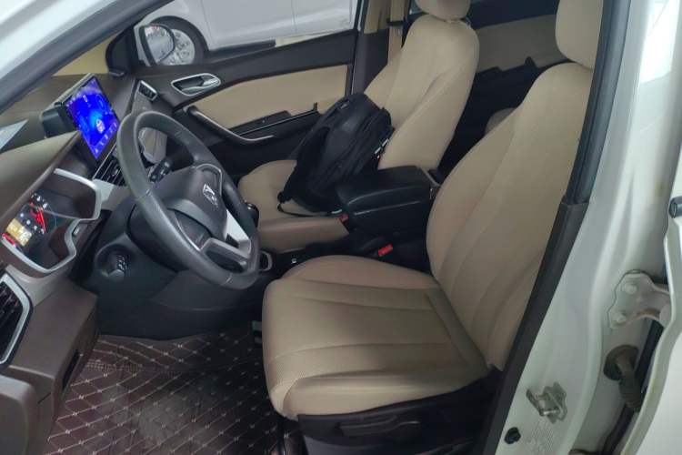 Used Baojun 310W 2017 1.5L Manual Comfort Version China VI Emission Standard
