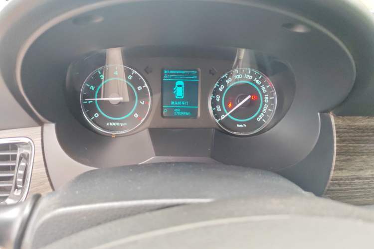 Used JAC Group Refine M5 2013 2.0T Gasoline Automatic Business Edition Odometer Close Up