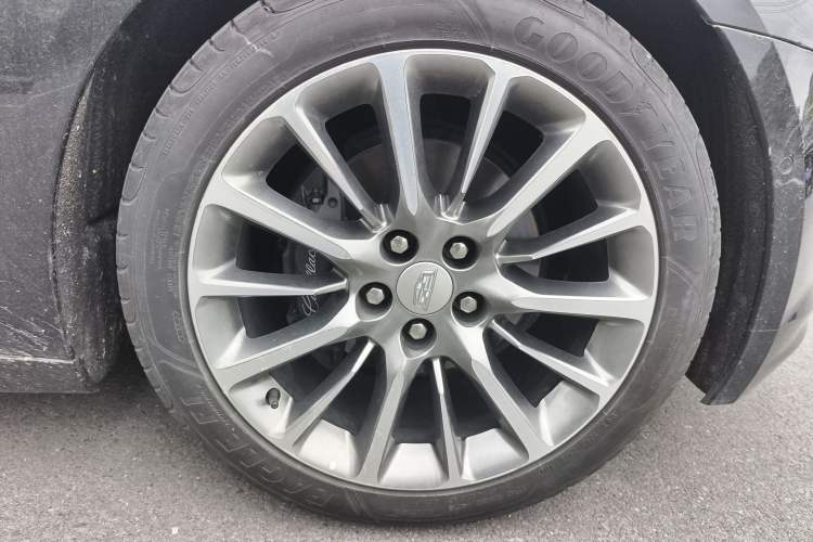 Used Cadillac CT6 2022 28T Prestige Edition Right Front Wheel Hub