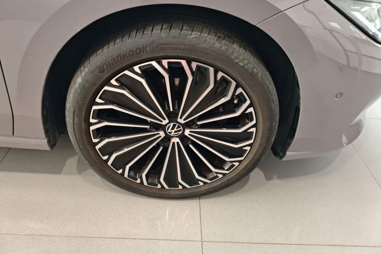 Used Volkswagen Passat 2025 Pro 380TSI Dragon Supreme Edition Right Front Wheel Hub