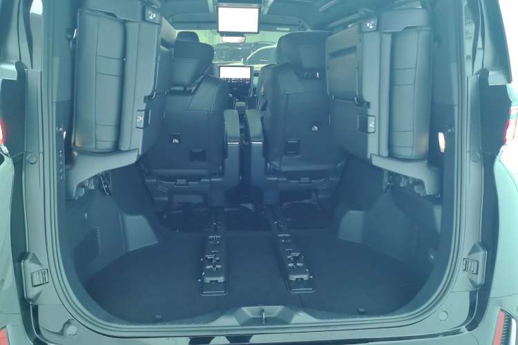 Used Toyota Vellfire 2024 Crown Dual-Engine 2.5L Ultimate Edition Trunk