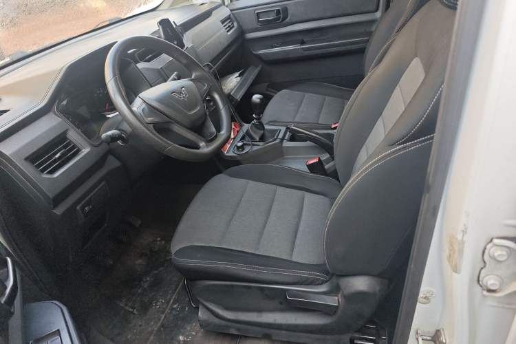 Used Wuling Hongguang PLUS 2020 1.5L Manual Standard Edition 5 Seats Left Front Seat
