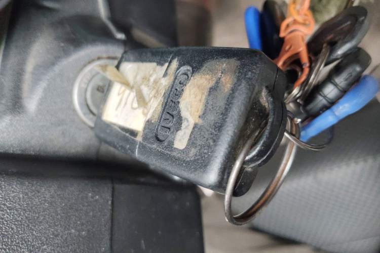 Used Iveco Daily 2020 2.5T A35 Passenger Van Single-Tire Mid-Roof Design 5-9 Seats China V Emission Standard
