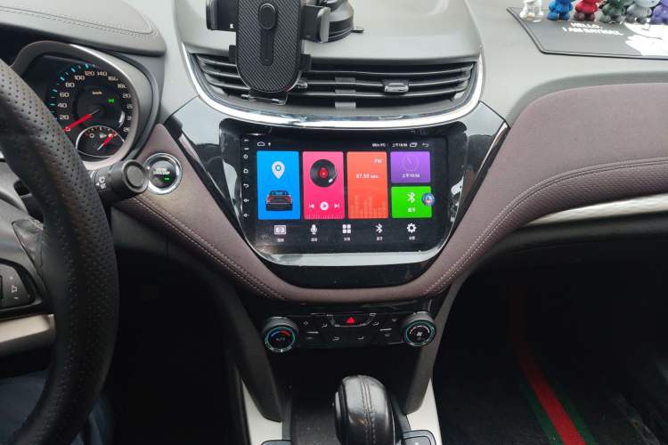 Used Chevrolet Malibu 2018 530T Automatic Luxury Edition Audio And AC Panel