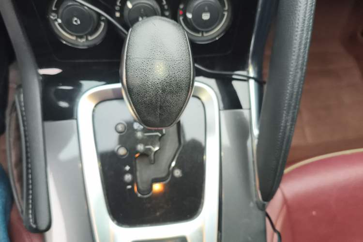 Used Peugeot 3008 2016 2.0L Automatic Classic Edition Gear Lever