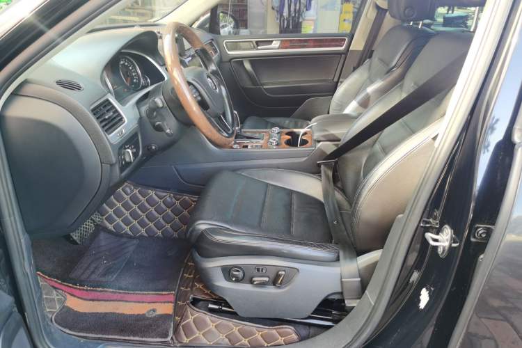 Used Volkswagen Touareg 2011 3.0 TSI High-End Version Driver Seat