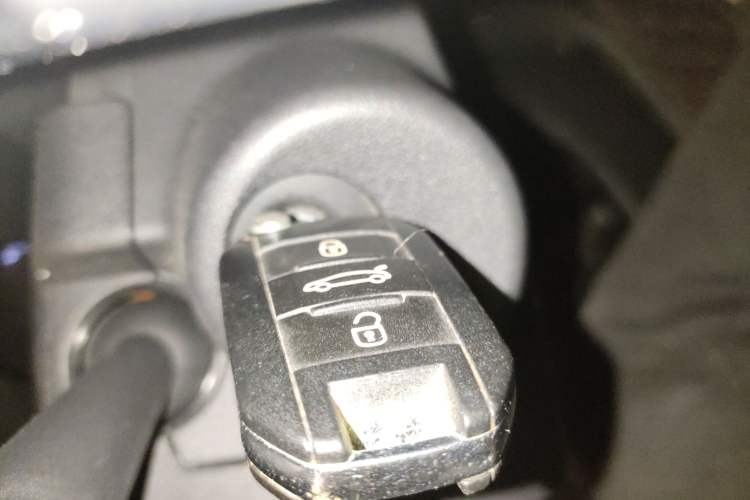 Used Citroen C4 Sega 2016 1.6L Manual Luxury Model
