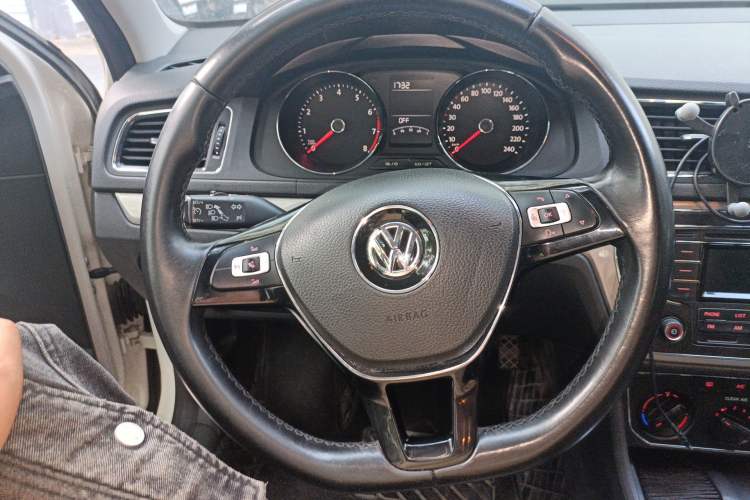Used Volkswagen Lavida 2017 1.6L Manual Comfort Edition Steering Wheel