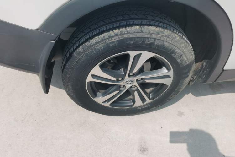 Used Toyota RAV4 2015 2.0L CVT Two-Wheel Drive Fashion Edition
