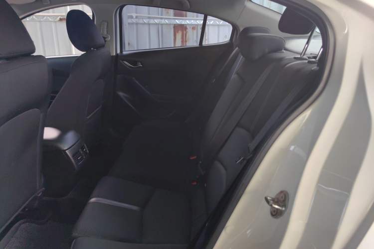 Used Mazda 3 Axela 2017 Sedan 1.5L Automatic Luxury Model Emission Standard China V
