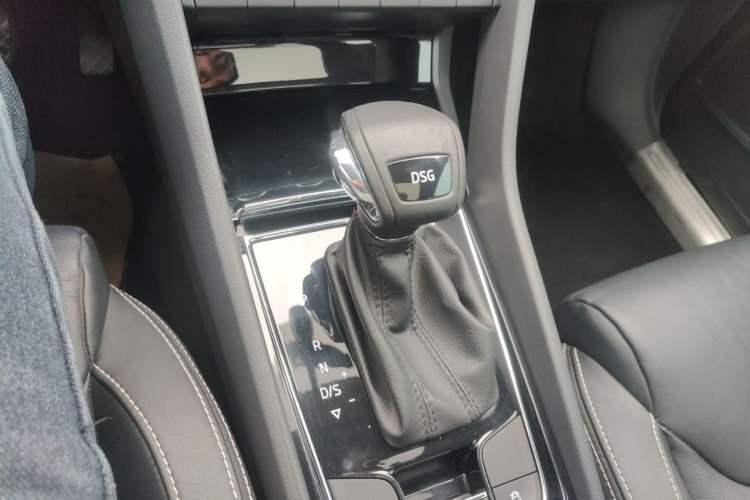 Used Skoda Kodiaq 2017 TSI330 7-Seater Two-Wheel-Drive Luxury Edition Gear Lever