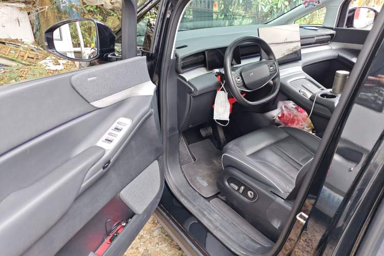 Used XPeng X9 2024 702 Ultra-Long Range Max Driver Seat