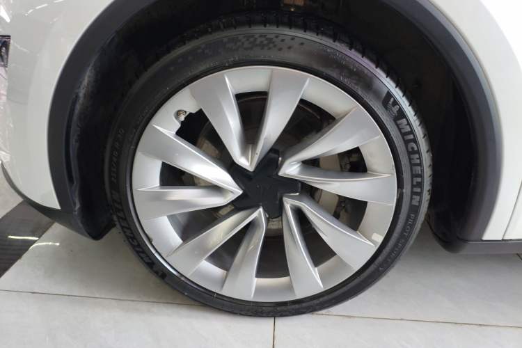 Used Tesla Model Y 2025 Rear-Wheel-Drive Version Left Front Wheel Hub