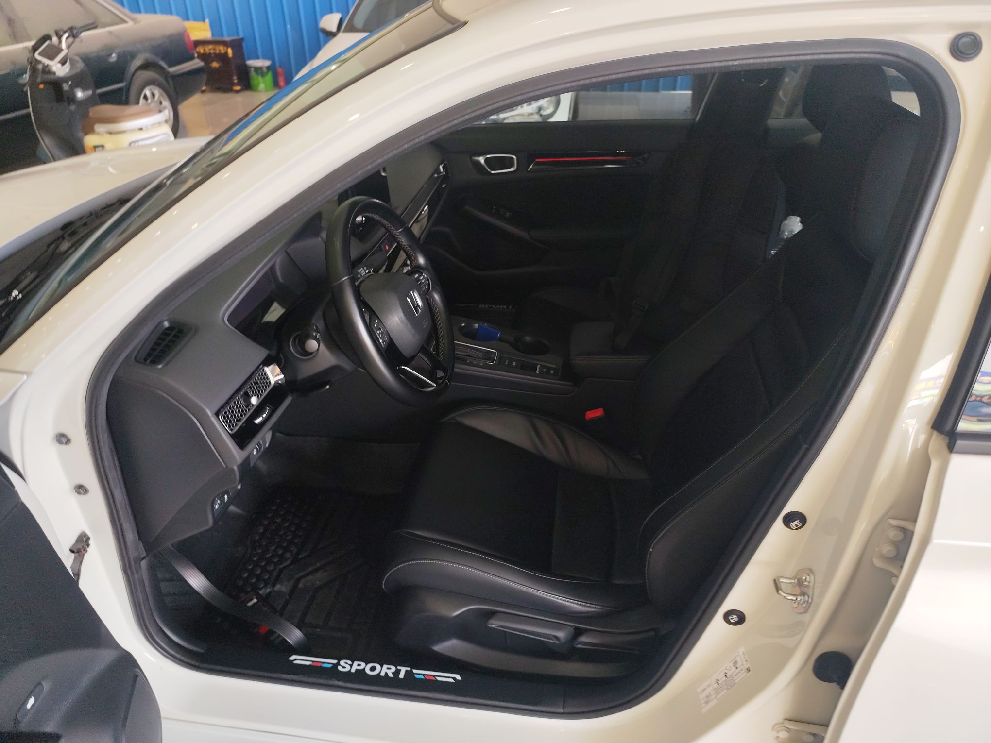 Переднее сиденье в автомобиле