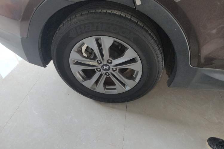 Used Hyundai Santa Fe 2015 2.0T Automatic 4x4 Smart 7-Seater
