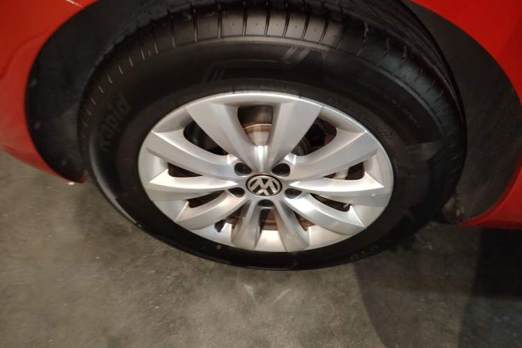 Used Volkswagen Beetle 2015 180TSI model Right Rear Wheel Hub