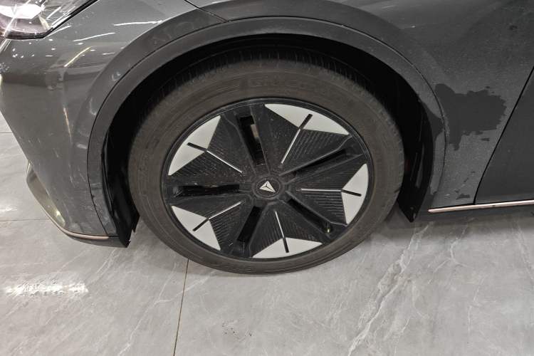 Used Deepal SL03 2022 515 Pure Electric Version Left Front Wheel Hub