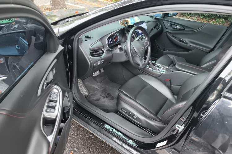 Used Chevrolet Malibu XL 2022 Redline 550T Automatic Sport Edition Driver Seat