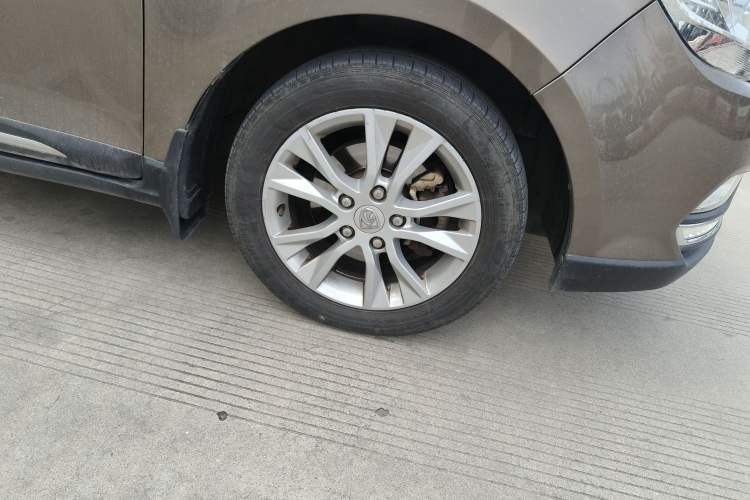 Used Baojun 730 2016 1.5L Manual Luxury Edition 7 Seats Right Front Wheel Hub