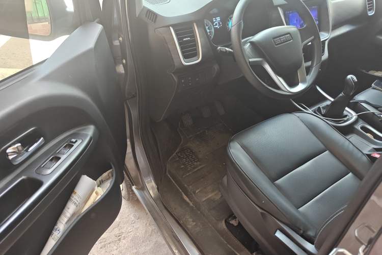 Used Jinbei Gold Hiace M Classic 2023 1.5L Travel Lion Passenger Vehicle 5/6/7 Seats
