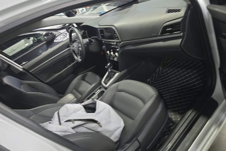 Used Hyundai Elantra (6th Generation / Lingdong) 2020 1.5L CVT Smart & Stylish – Elite Version Right Front Seat