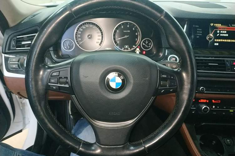 Used BMW 5 Series 2014 528Li Leading Model
