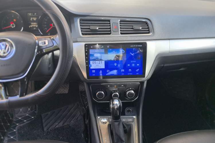 Used Volkswagen Lavida 2017 1.6L Automatic Comfort Edition Audio And AC Panel