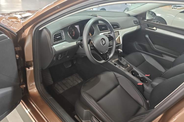 Used Volkswagen Lamando 2017 230TSI DSG Fashion Edition Driver Seat