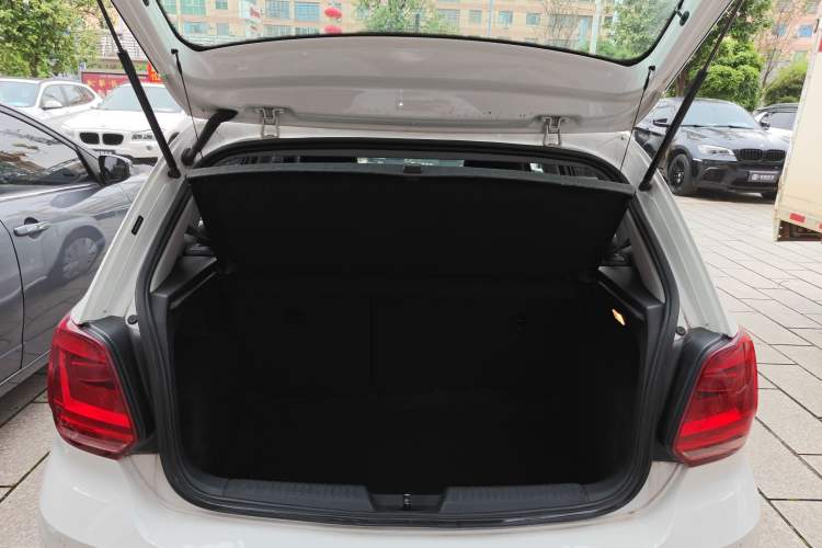 Used Volkswagen Polo 2016 1.6L Automatic Comfort Model Trunk