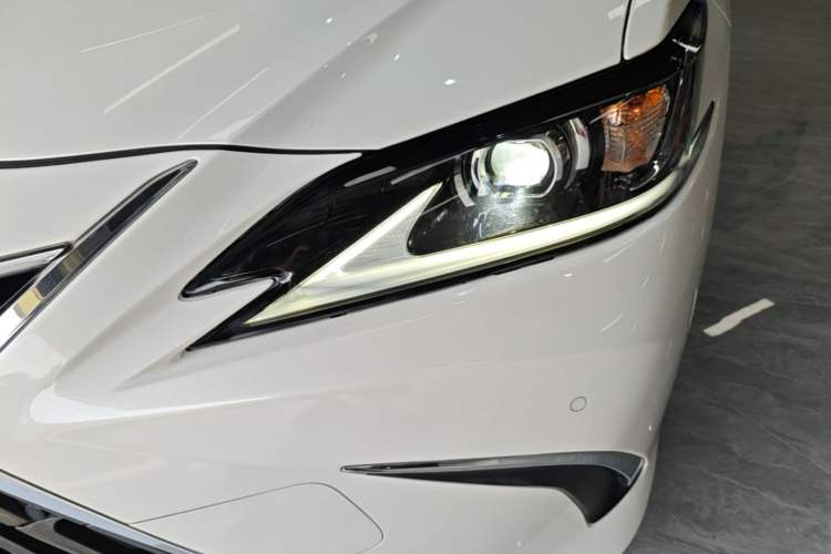 Used Lexus ES 2022 300h Excellence Edition