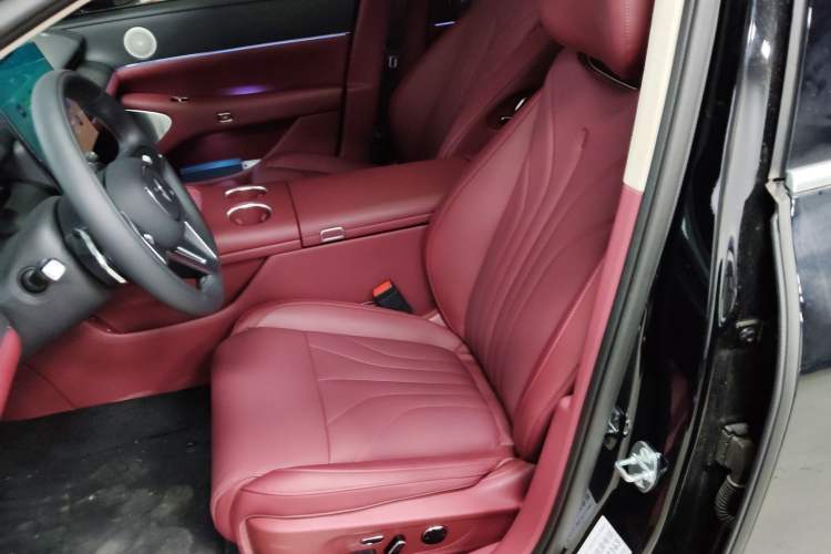 Used VOYAH Lantu Chiguang L 2026 Four-Wheel-Drive Max
