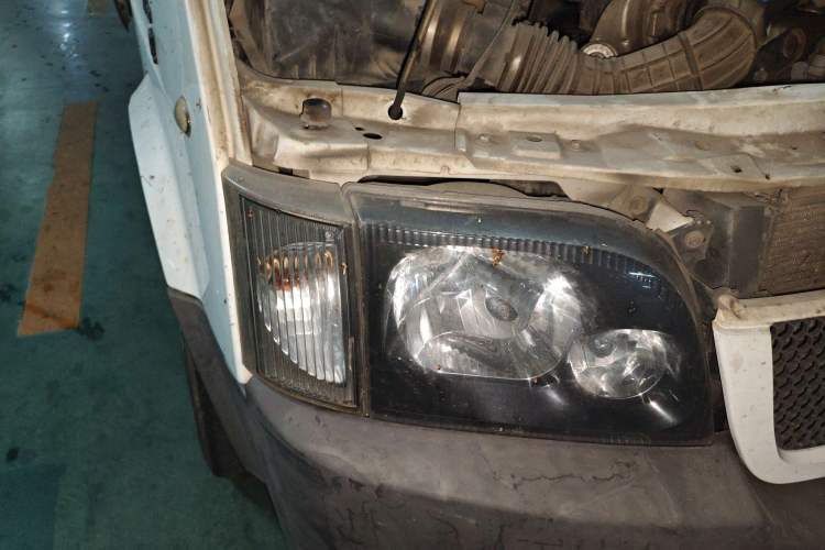 Used Ford Classic Transit 2015 2.8T Diesel Multi-Function Vehicle Short Wheelbase 6-Seater Mid-Roof Edition JX493ZLQ4