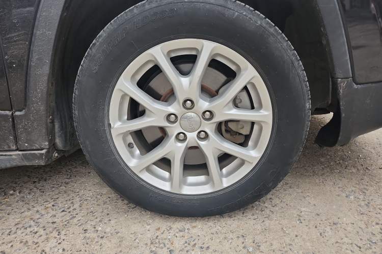 Used Jeep Cherokee 2017 2.0L Superior Edition
